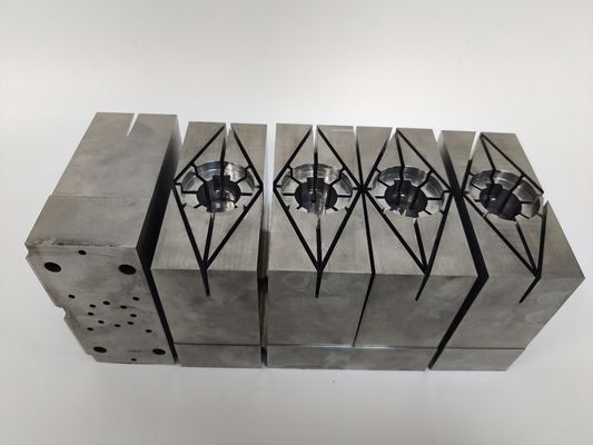 H13 (1.2344) 精密型模具コア 注射ツール用の硬化挿入物