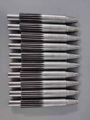 Stavax (S136) 糸付き型コア 精密スクリュー挿入&ダイコンポーネント