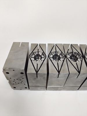 H13 (1.2344) 精密型模具コア 注射ツール用の硬化挿入物