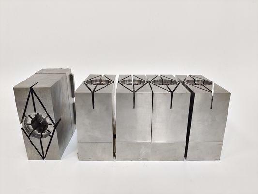 H13 (1.2344) 精密型模具コア 注射ツール用の硬化挿入物